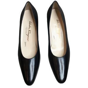 Salvatore Ferragamo Pump Patent Leather Classic Black Shoes Kitten Heels 7.5